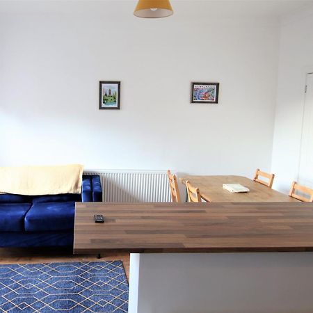 Contemporary Home In Friendly Easton, Free Parking Bristol Bagian luar foto